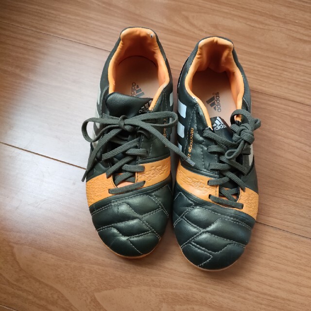 adidas(アディダス)のアディダス　21センチ　スパイク スポーツ/アウトドアのサッカー/フットサル(シューズ)の商品写真