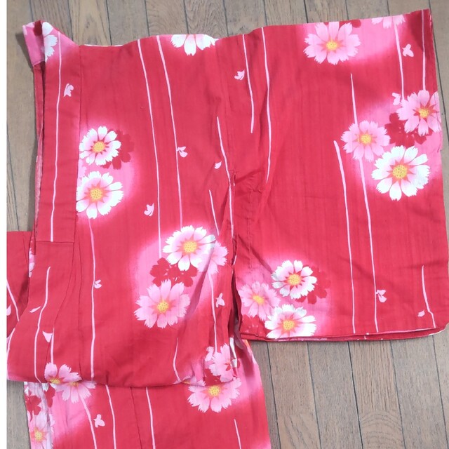 UNIQLO(ユニクロ)のUNIQLO　赤の浴衣 レディースの水着/浴衣(浴衣)の商品写真