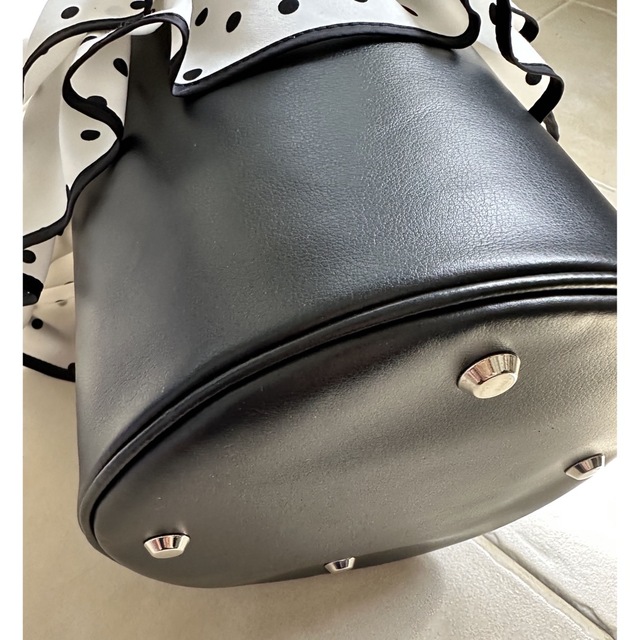 セツコサジテール　ピクニック　白フリル×黒　setsuko sagittaire レディースのバッグ(ハンドバッグ)の商品写真