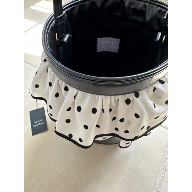 セツコサジテール　ピクニック　白フリル×黒　setsuko sagittaire レディースのバッグ(ハンドバッグ)の商品写真