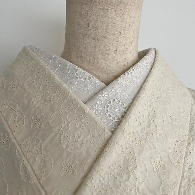 半衿 花冠の刺繍 コットンレース ハンドメイド半襟 白 レディースの水着/浴衣(和装小物)の商品写真