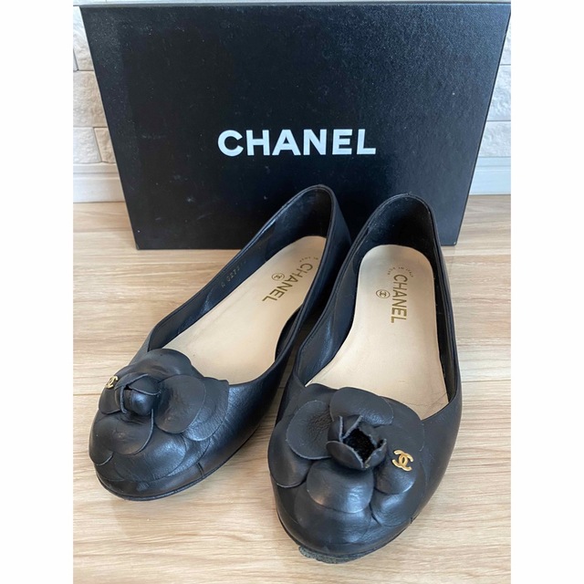 CHANEL(シャネル)のHANEL╱シャネル　カメリアフラットシューズ　23.5 レディースの靴/シューズ(バレエシューズ)の商品写真