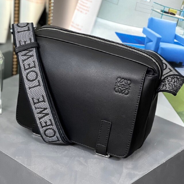人気SALE高品質 LOEWE - ロエベ ❤️ショルダーバックの通販 by あん