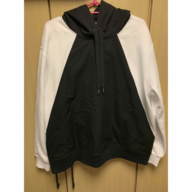 正規新品 22SS BURBERRY バーバリー バイカラー パーカー | フリマアプリ ラクマ