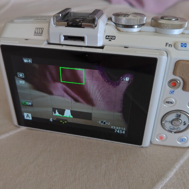 OLYMPUS(オリンパス)のオリンパス OLYMPUS E-PL7 ジャンク品 スマホ/家電/カメラのカメラ(ミラーレス一眼)の商品写真