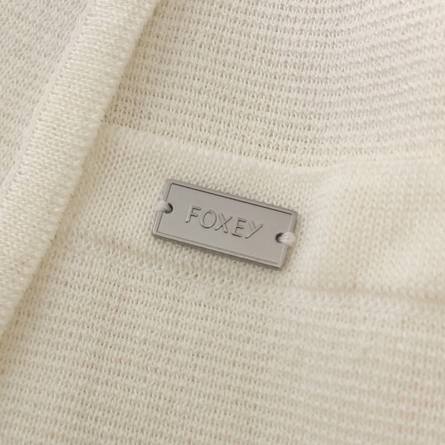 FOXEY(フォクシー)の美品▫️FOXEY F☆’19年˚✧オフ白系˚✧☆˚✧ HOODIE LINEN レディースのトップス(カーディガン)の商品写真
