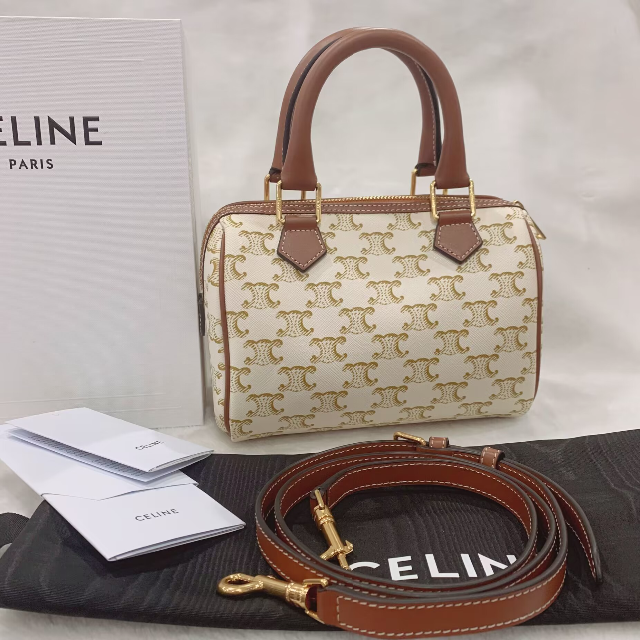 驚きの値段】 celine セリーヌ トリオンフキャンバス スモールボストン