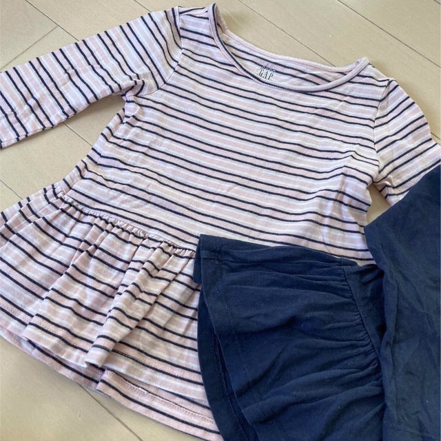 babyGAP(ベビーギャップ)のギャップ　長袖Tシャツ　ペプラム　90 キッズ/ベビー/マタニティのキッズ服女の子用(90cm~)(Tシャツ/カットソー)の商品写真