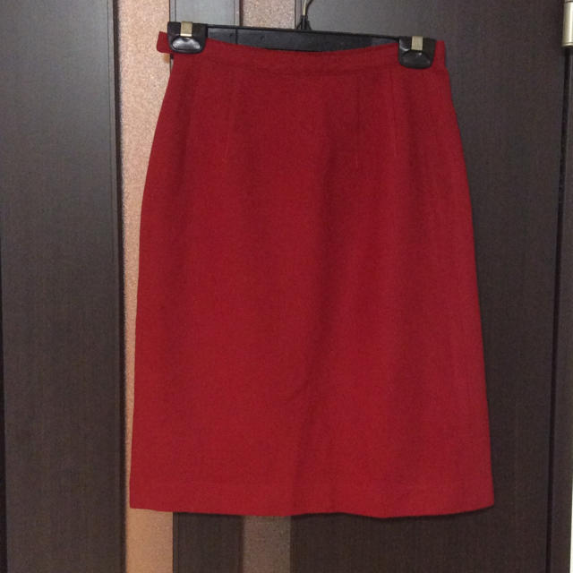 INED(イネド)の★美品 ★INED  ウール スカート 赤 レディースのスカート(ひざ丈スカート)の商品写真