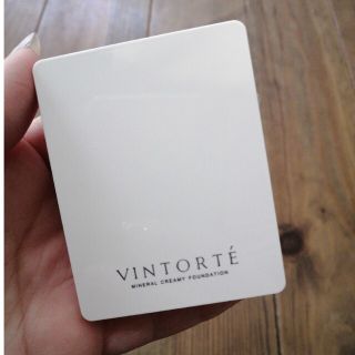 ヴァントルテ(VINTORTE)のヴァントルテ　ミネラルファンデーション　クリームファンデ　明るめ(ファンデーション)