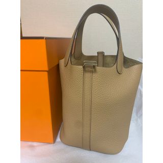 Hermes - 美品 正規品 仏製 HERMES エルメス レディース セリエボタン付き コットン100％ ロゴジップトップ 中綿入り