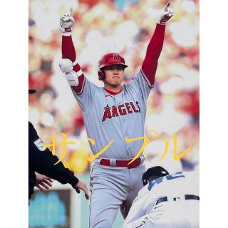 MLB - 大谷翔平 エンジェルス 安打後の塁上の笑顔フレームカラーピンク