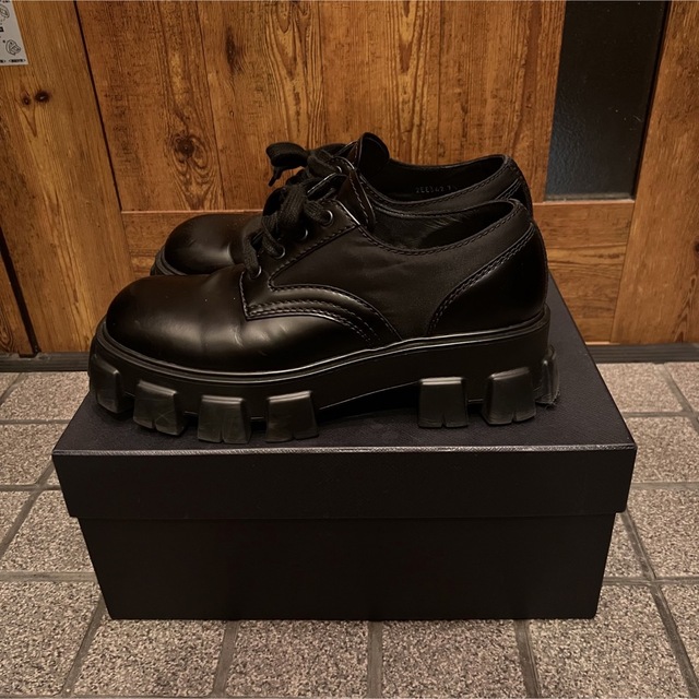トレフォイル 登坂着用 PRADA プラダ モノリス レースアップシューズ