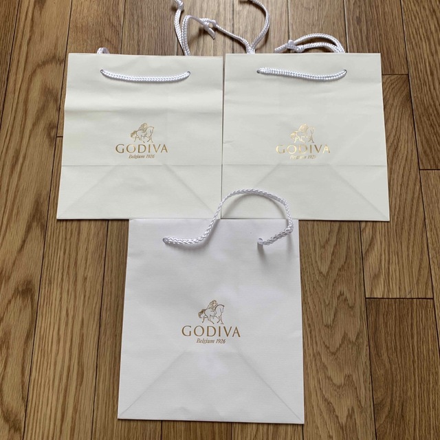 GODIVA(ゴディバ)のゴディバ　紙袋　7枚組 レディースのバッグ(ショップ袋)の商品写真
