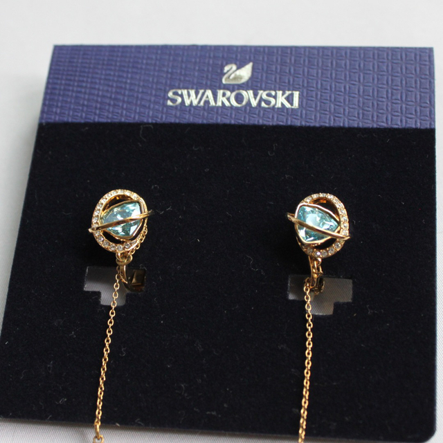 SWAROVSKI スワロフスキー ブルークリスタルイヤリングの通販 by 招き猫 ⭐︎プロフ必読｜スワロフスキーならラクマ