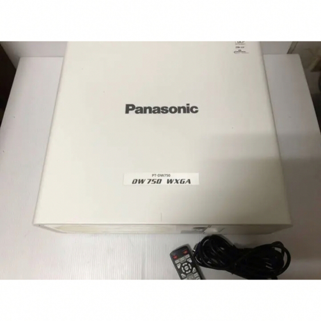 Panasonic(パナソニック)のPanasonic PT-DW750JW 高輝度　7000ルーメン 日本製 スマホ/家電/カメラのテレビ/映像機器(プロジェクター)の商品写真