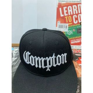 LA Compton 新品 刺繍スナップバック キャップ(キャップ)