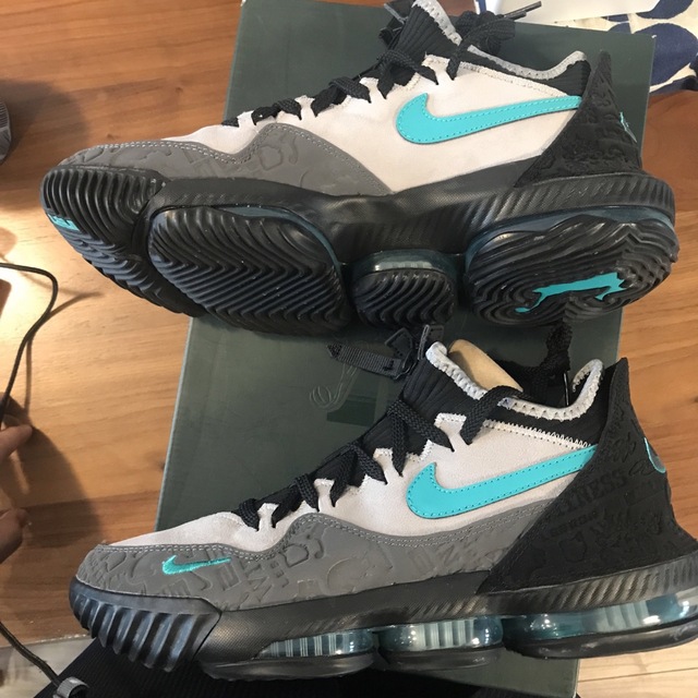 ATMOS × NIKE LEBRON 16 CLEAR JADE 1