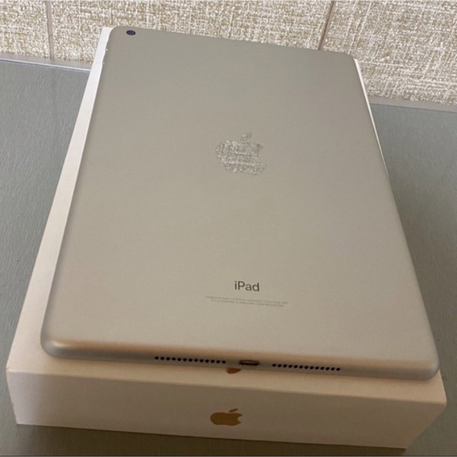 iPad(アイパッド)の美品　iPad6 32GB WiFiモデル　アイパッド　2018sv スマホ/家電/カメラのPC/タブレット(タブレット)の商品写真