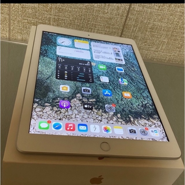 iPad(アイパッド)の美品　iPad6 32GB WiFiモデル　アイパッド　2018sv スマホ/家電/カメラのPC/タブレット(タブレット)の商品写真