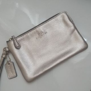 コーチ(COACH)の新品未使用❣️COACH ストラップ付 ポーチ(ポーチ)