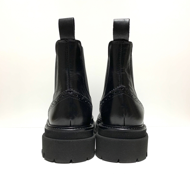BARNEYS NEW YORK(バーニーズニューヨーク)の美品 バーニーズニューヨーク サイドゴア レザー ショートブーツ 黒 イタリア製 レディースの靴/シューズ(ブーツ)の商品写真