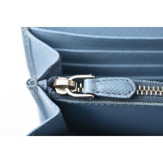 プラダ 財布 パスケース付 長財布 1M1132 型押しレザー ライトブルー