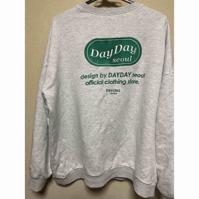 DAYDAY seoul city crewneck