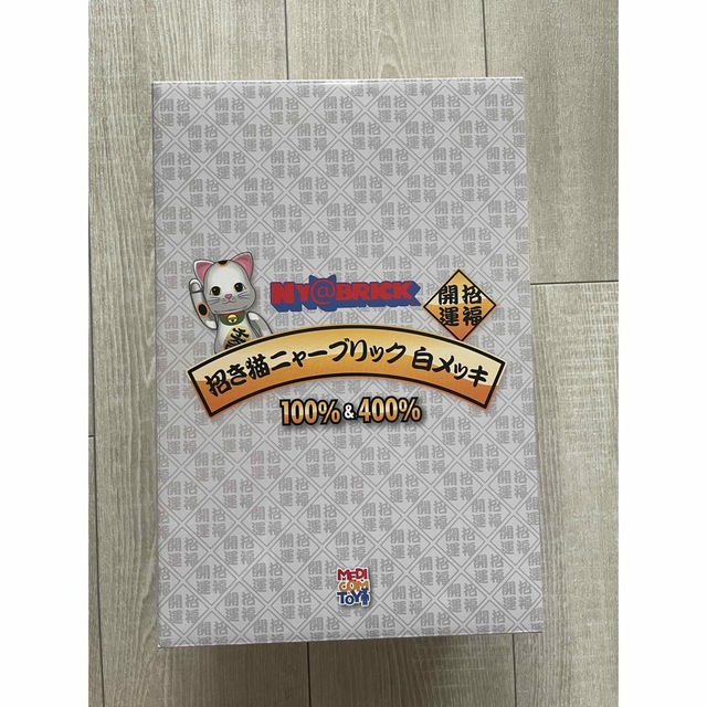 BE@RBRICK(ベアブリック)のNY@BRICK 招き猫 白メッキ 100％ & 400％ エンタメ/ホビーのフィギュア(その他)の商品写真