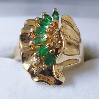 可愛すぎるフェミニンデザイン♪ ダイヤモンド×エメラルド リング