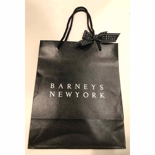 BARNEYS NEW YORK(バーニーズニューヨーク)のバーニーズニューヨーク　ショップ紙袋　黒　BARNEYS レディースのバッグ(ショップ袋)の商品写真