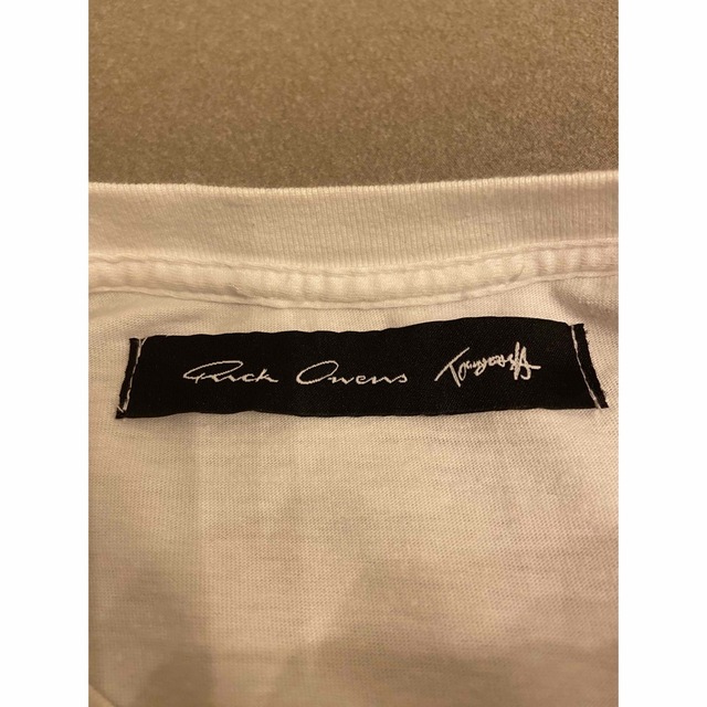 Rick Owens(リックオウエンス)のRick Owens × Tommy Cash ロゴTシャツ リックオウエンス メンズのトップス(Tシャツ/カットソー(半袖/袖なし))の商品写真