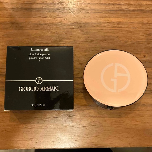 Giorgio Armani(ジョルジオアルマーニ)のルミナス　シルク　パウダー コスメ/美容のベースメイク/化粧品(フェイスパウダー)の商品写真