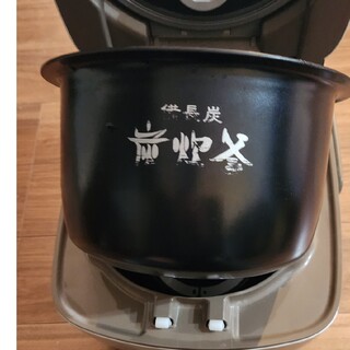 ミツビシデンキ(三菱電機)のMITSUBISHI 炭炊釜 NJ-ST06R-N 炊飯器　2017年製(炊飯器)