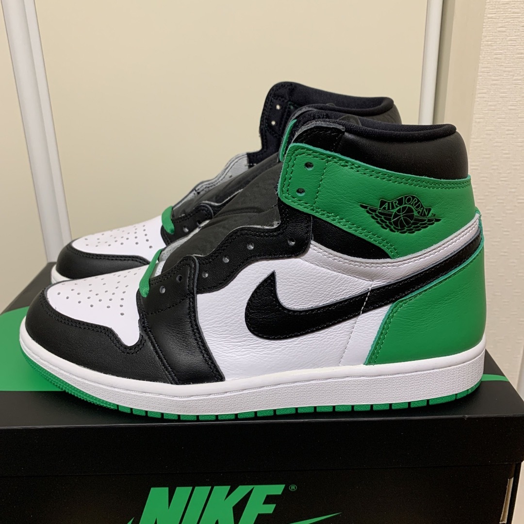 メンズNike Air Jordan 1 Black and Lucky Green