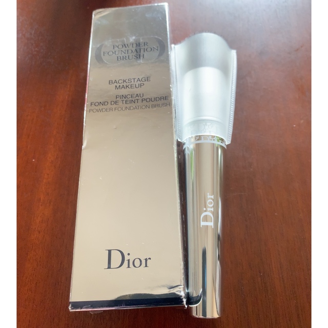 Dior(ディオール)のファンデーションブラシ コスメ/美容のメイク道具/ケアグッズ(チーク/フェイスブラシ)の商品写真