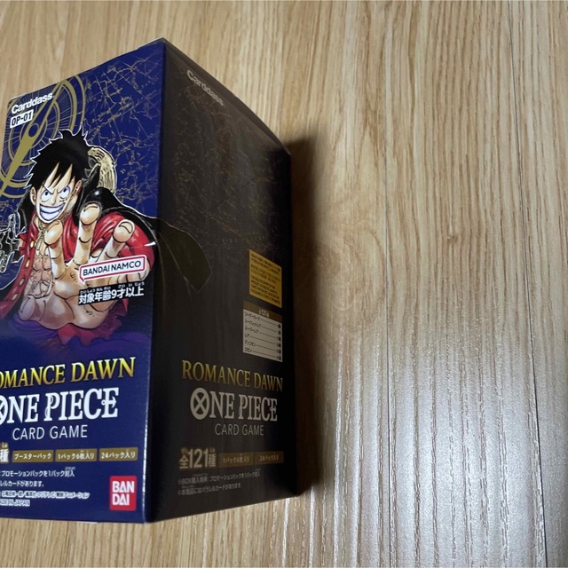 ONE PIECE(ワンピース)の新品未開封品　ワンピース カードゲーム ROMANCE DAWN 1箱　テープ付 エンタメ/ホビーのトレーディングカード(Box/デッキ/パック)の商品写真