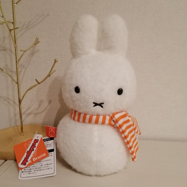 miffy(ミッフィー)のミッフィー ゆきだるま ぬいぐるみ Sサイズ エンタメ/ホビーのおもちゃ/ぬいぐるみ(キャラクターグッズ)の商品写真