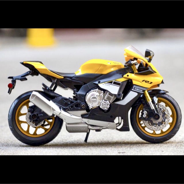 【大特価】YAMAHA YZF-R1  バイク（1/12スケール） エンタメ/ホビーのおもちゃ/ぬいぐるみ(ミニカー)の商品写真