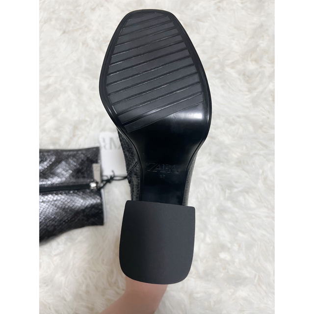 ZARA(ザラ)のZARA ザラ ブーツ 37 新品未使用 レディースの靴/シューズ(ブーツ)の商品写真