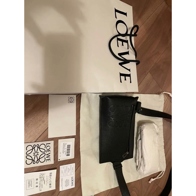 LOEWE(ロエベ)のLOEWE  ロエベ　ショルダー　ボディバッグ　ブランドバーティカルTポケット メンズのバッグ(ボディーバッグ)の商品写真