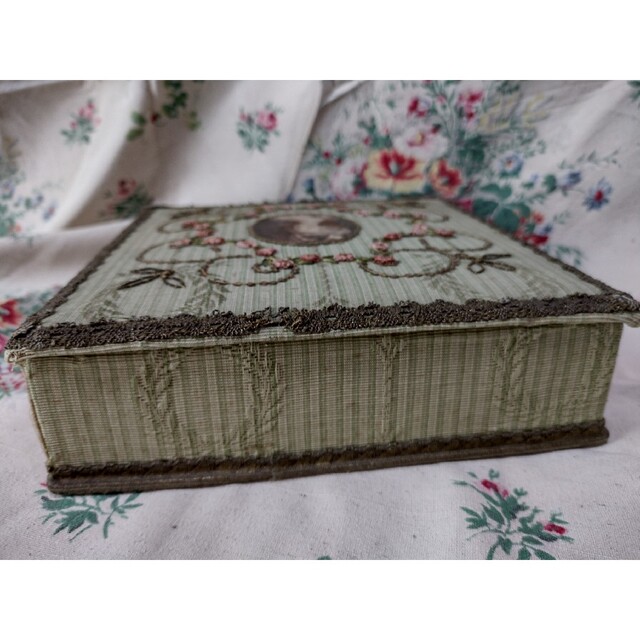 フランス アンティーク カルトナージュBOX 貴婦人 リボン刺繍 フランス アンティーク カルトナージュBOX 貴婦人 リボン刺繍