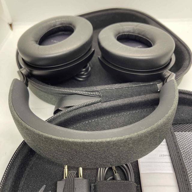 SENNHEISER(ゼンハイザー)のSENNHEIZER MOMENTUM4 wireless 付属品完備 スマホ/家電/カメラのオーディオ機器(ヘッドフォン/イヤフォン)の商品写真