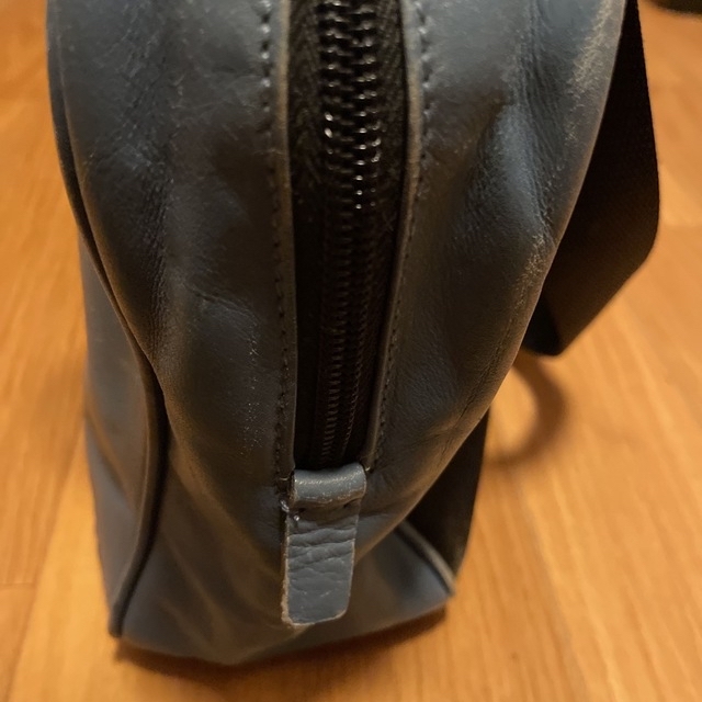 miumiu(ミュウミュウ)のmiumiu レザーバッグ　水色　ミュウミュウ レディースのバッグ(ショルダーバッグ)の商品写真