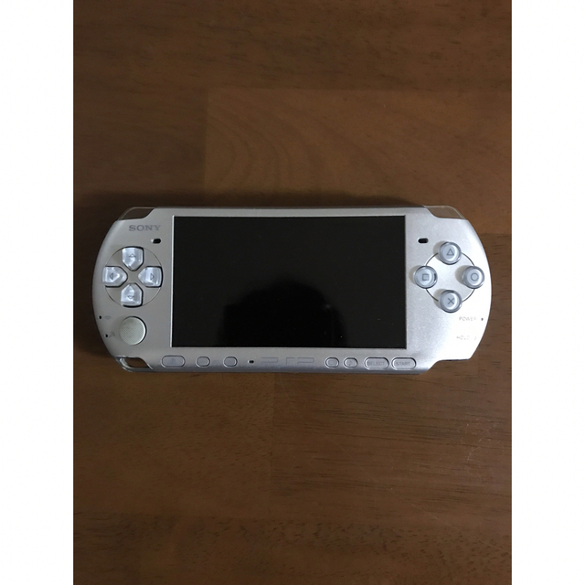 PlayStation Portable(プレイステーションポータブル)のPSP3000 シルバー ジャンク品 エンタメ/ホビーのゲームソフト/ゲーム機本体(携帯用ゲーム機本体)の商品写真