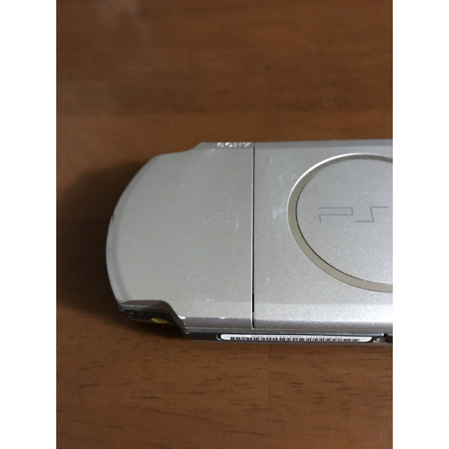 PlayStation Portable(プレイステーションポータブル)のPSP3000 シルバー ジャンク品 エンタメ/ホビーのゲームソフト/ゲーム機本体(携帯用ゲーム機本体)の商品写真