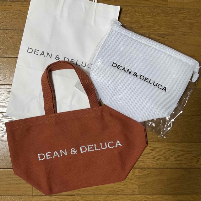 DEAN & DELUCA(ディーンアンドデルーカ)のDEAN&DELUCAクッションバッグインバッグとチャリティー トートバッグS レディースのファッション小物(ポーチ)の商品写真