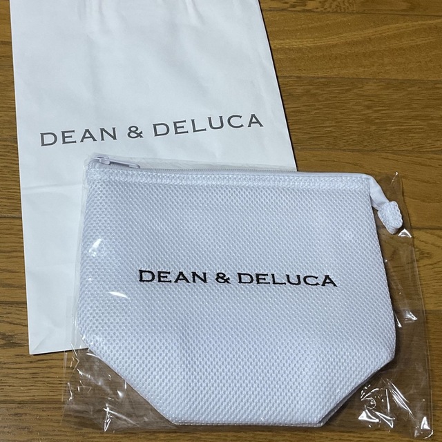 DEAN & DELUCA(ディーンアンドデルーカ)のDEAN&DELUCAクッションバッグインバッグとチャリティー トートバッグS レディースのファッション小物(ポーチ)の商品写真