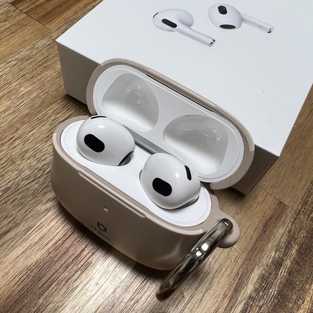 Lightning充電ケース付きAirPods（第3世代） 大人も着やすいシンプル