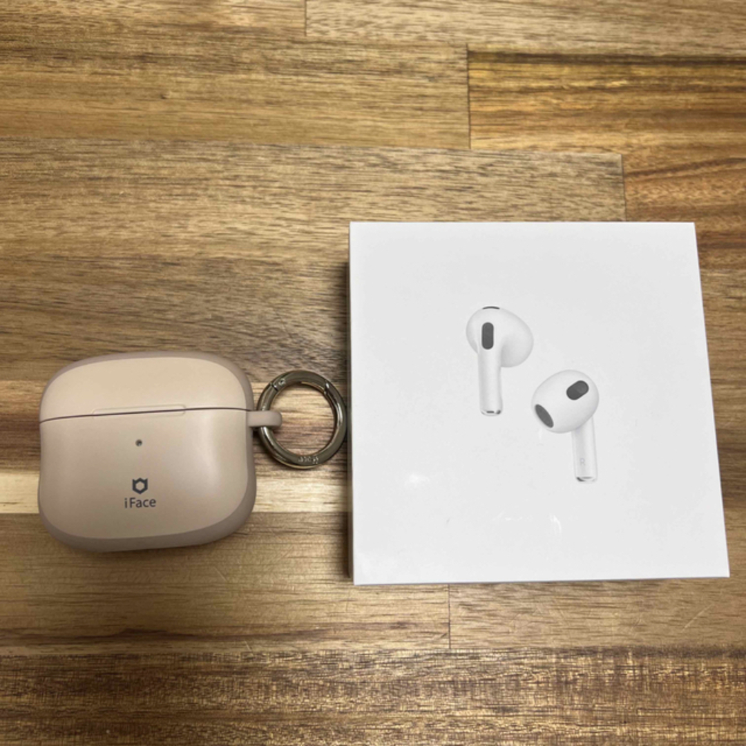 AirPods（第3世代）Lightning充電ケース付き